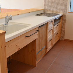 ���R�f�ނ̵��ް���݁E���ް�Ƌ�@�O�d���鎭�s�yCalmfurniture �ߓ��Ƌ�z�߲ݍނ̉����L�b�`��